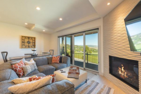 Walk to Skiing Exceptional Juniper Landing 4 BR+Den Private Hot Tub Panoramic Golf Course Views Pool